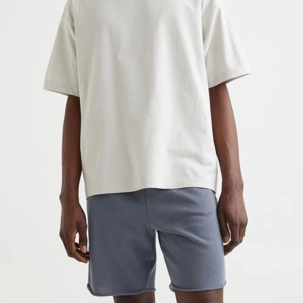 Mens H&M Regular-Fit Raw-Edge Hem French Terry Sweat Shorts - Dark Grey - Size M - Picture 6 of 11